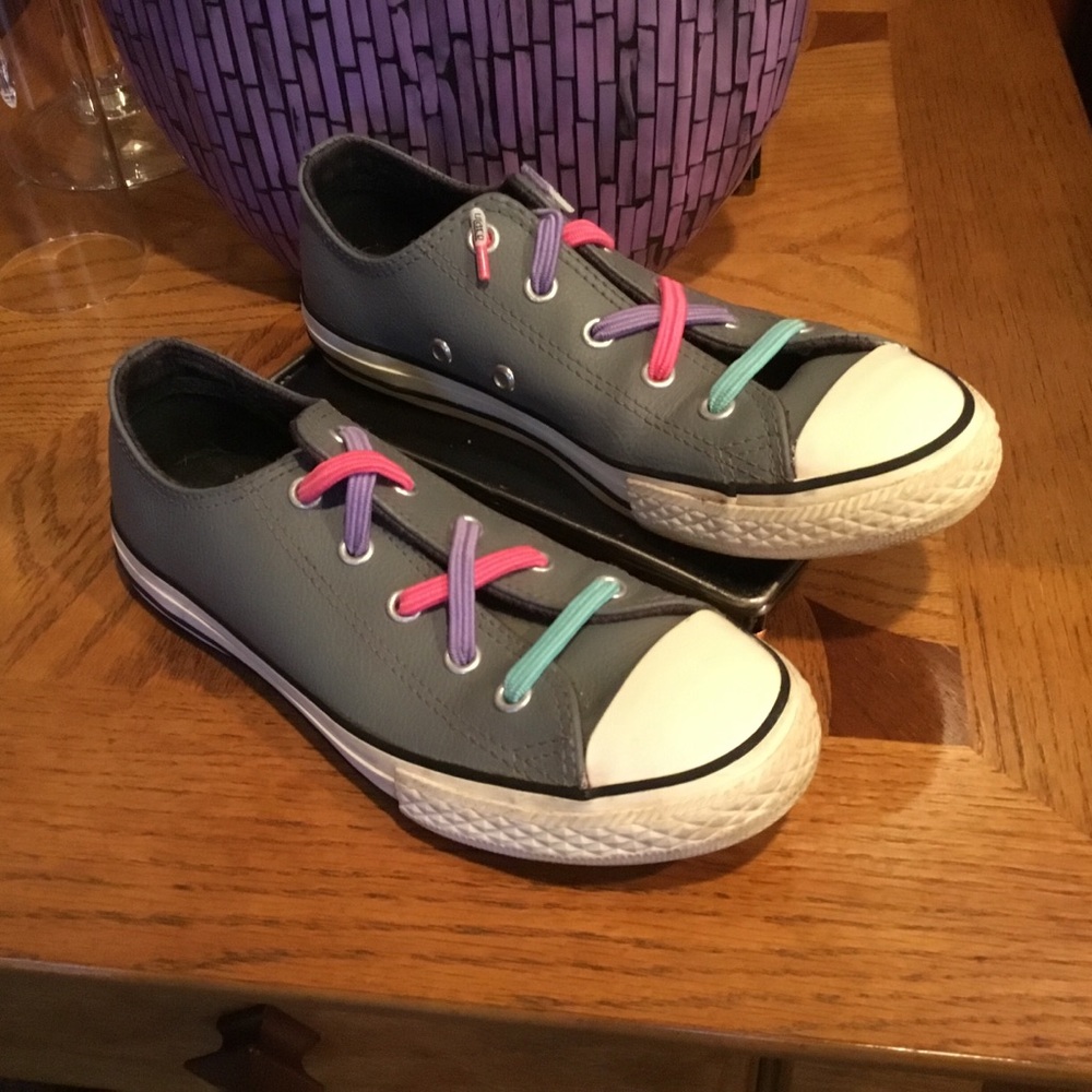 Preloved Converse All Star Grey Leather Youth size 2 Good Condition Unisex